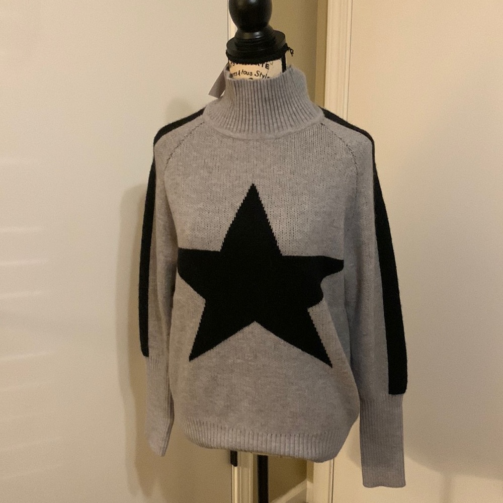 STAR SWEATSHIRT gray and black turtleneck